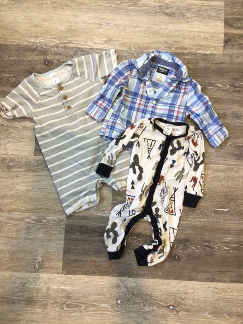 3/$10💕 10pc Infants Boys 12M 18M 24M Clothes Bundle - Picture 4 of 5